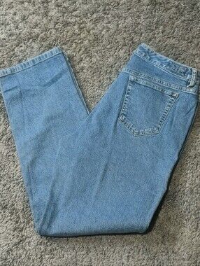 Liz Claiborne Lizwear Women's Straight Leg Light Wash Jeans. Size 12 Regular